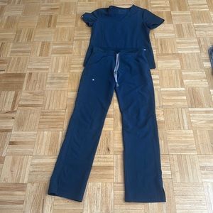 Dark Harbor Figs scrub set size XS